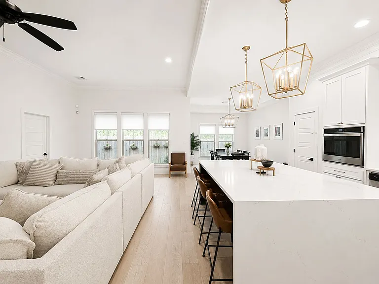 6650 Roux Dr — Photo 2