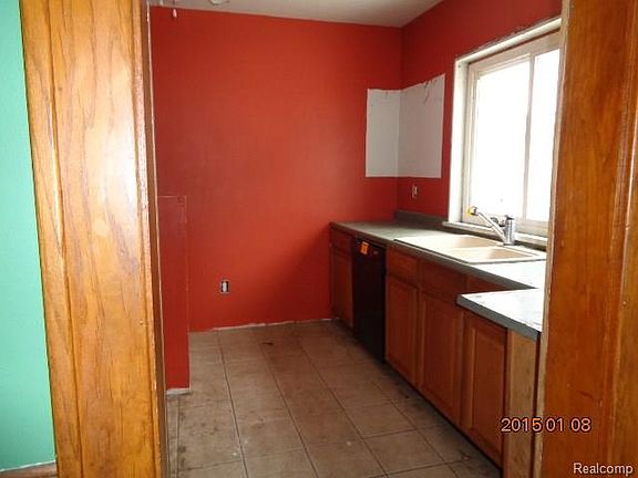 3rd image of 818 Saint Clair St
