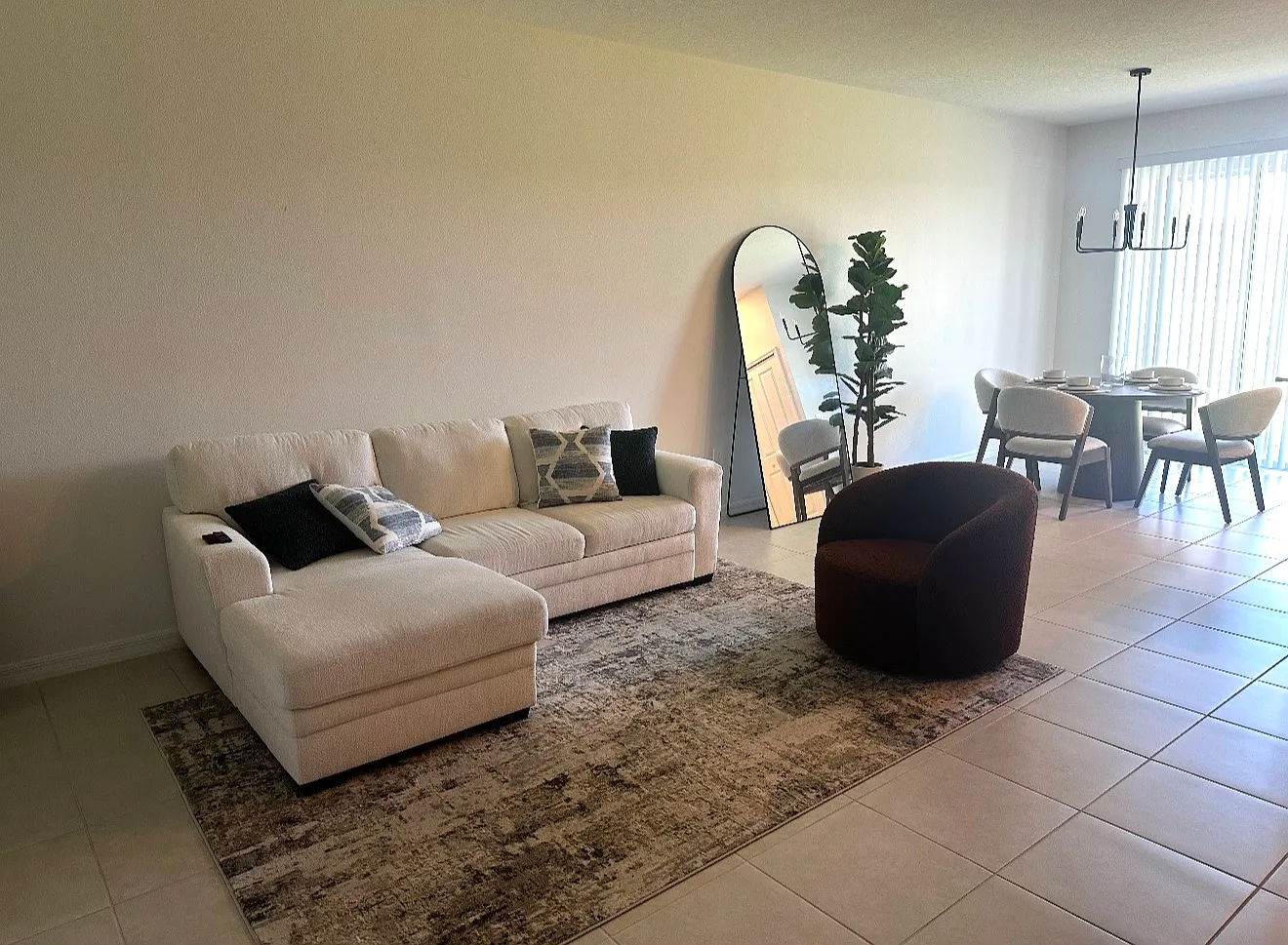 3 bed, 2.5 bath, 1666 sqft, $2,199 — Photo 3