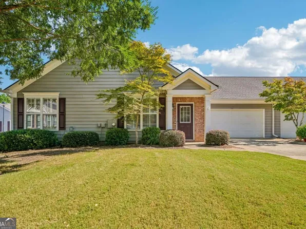 953 Camry Cir, Dallas, GA 30157