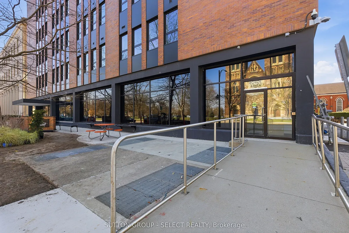 Building Photo - 195 Dufferin Ave #813
