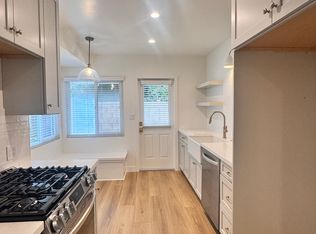 2104 Coral Pl, Newport Beach, CA 92663