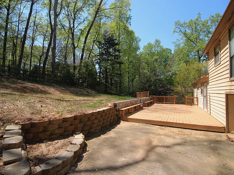 747 Bayliss Dr — Photo 4