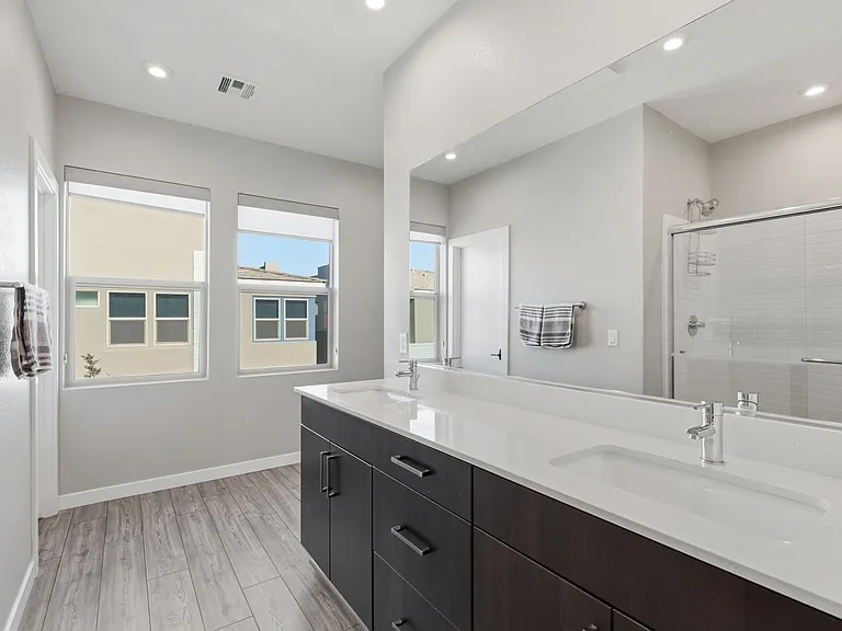 9858 Laurel Tree St — Photo 21