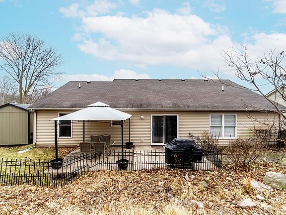2nd image of 813 Thomas Dr