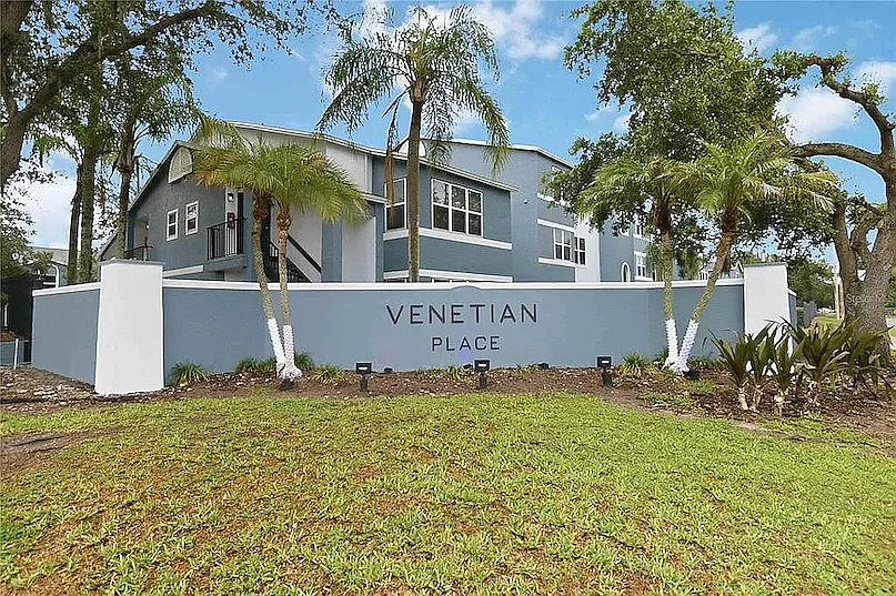 2 bed, 1054 sqft, $1,800 — Photo 1