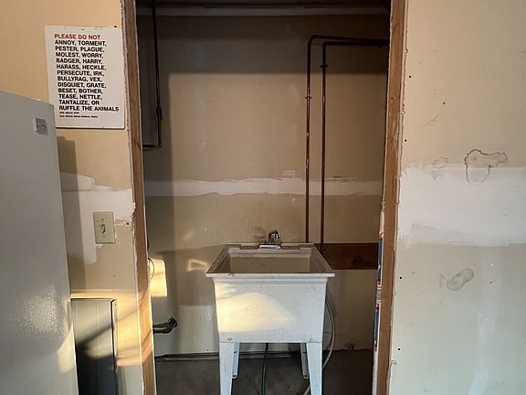 4th image of 201 W Geyser St APT A
