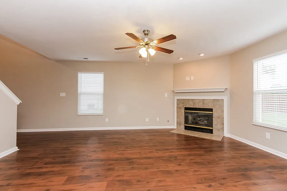 4 bed, 2.5 bath, 1701 sqft, $2,880 — Photo 4