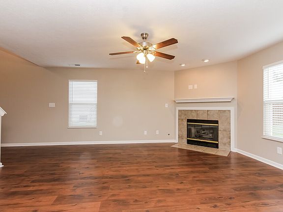4th image of 8047 Twin Rivers Dr
