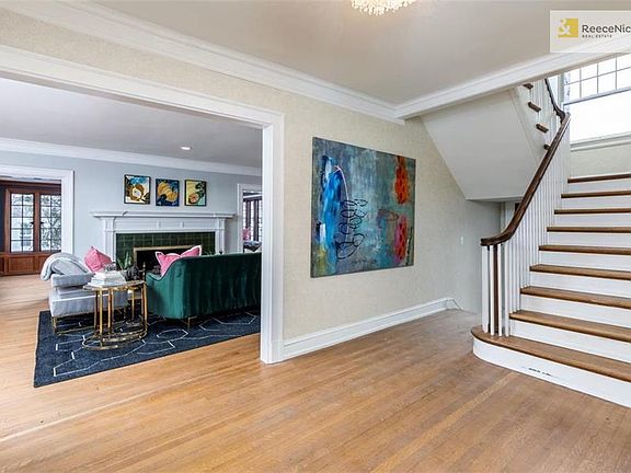 4th image of 845 W 57th St