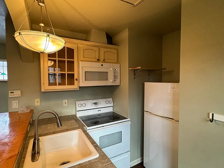 246 Jefferson Pl — Photo 8