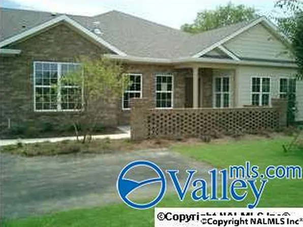 65 Valley Way Cir SE #65, Huntsville, AL 35802
