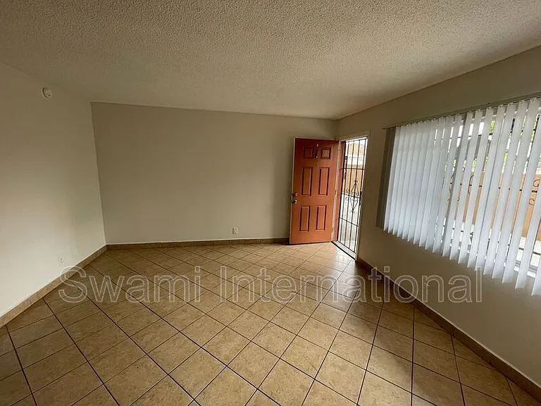 7716 S Figueroa St #4 — Photo 7