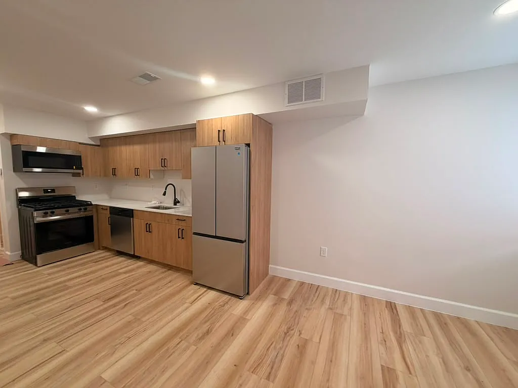 3 bed, 1.5 bath, $2,175 — Photo 2