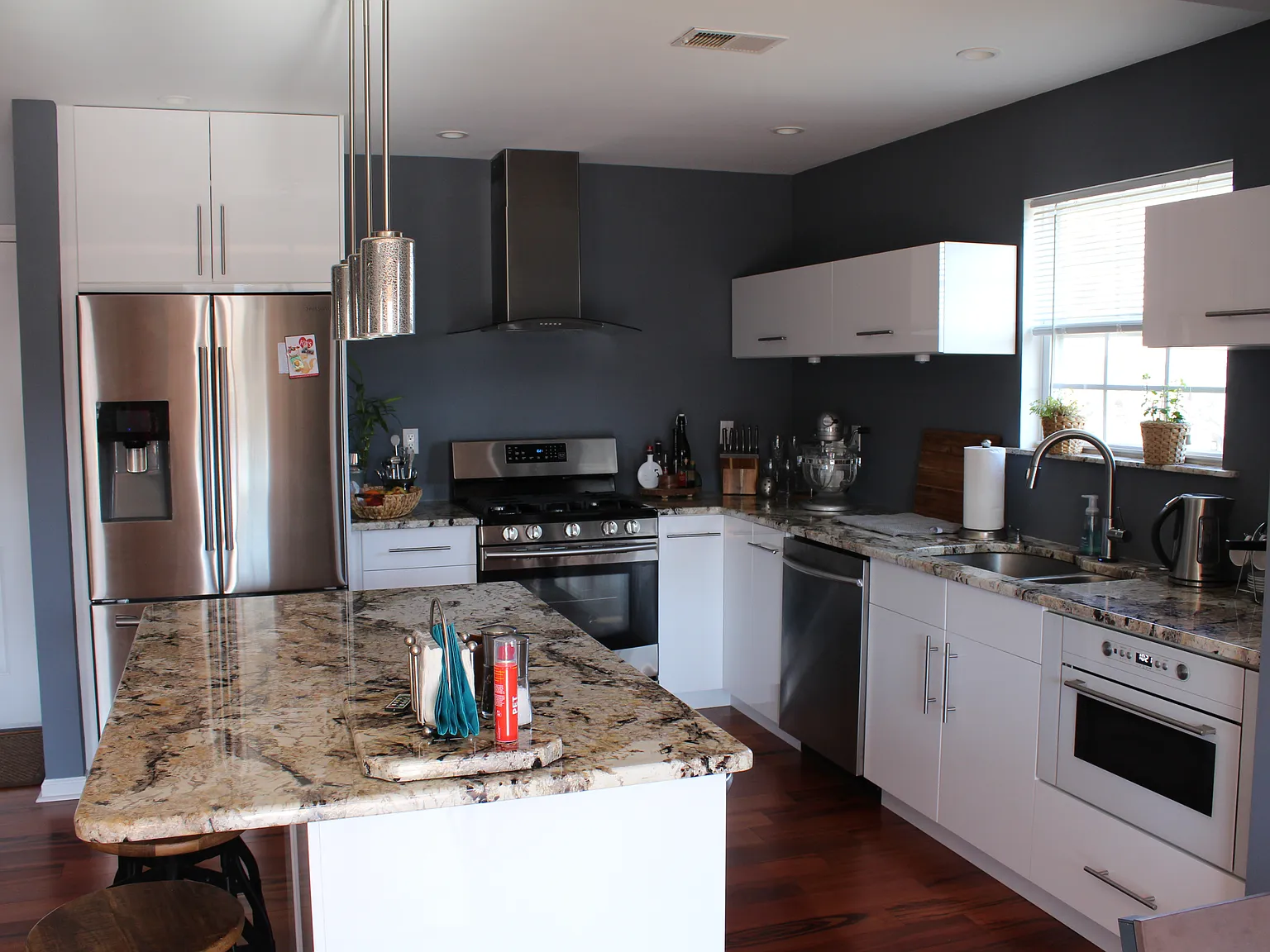 2 bed, 1400 sqft, $3,300 — Photo 3