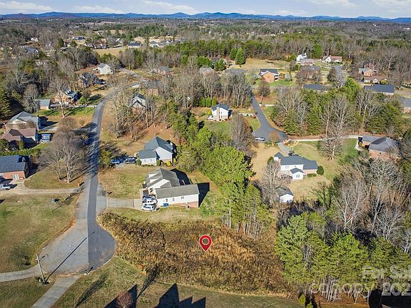 4th image of 21 Greenway Dr