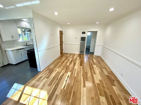 3rd image of 1126 N Formosa Ave APT 5