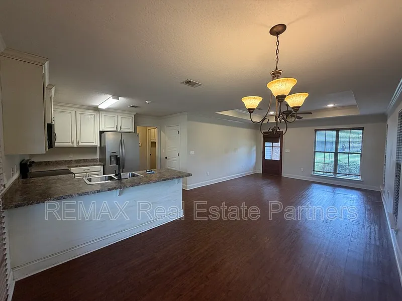 3 bed, 2.0 bath, 1163 sqft, $1,650 — Photo 4