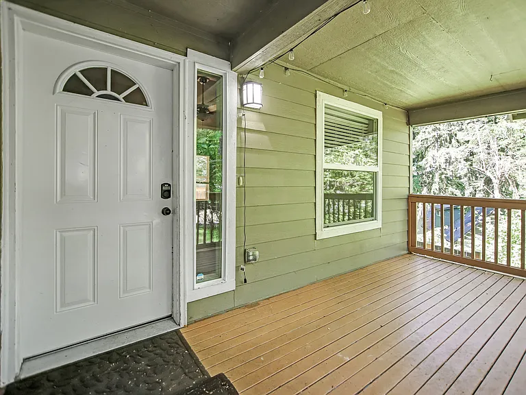 22335 Glenview Ct SE — Photo 3