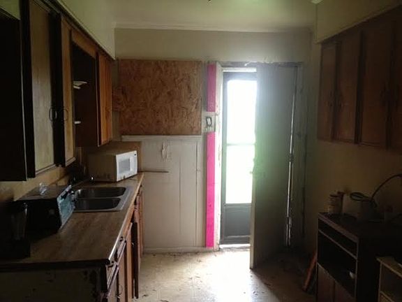 3rd image of 9429 Ashville Dr