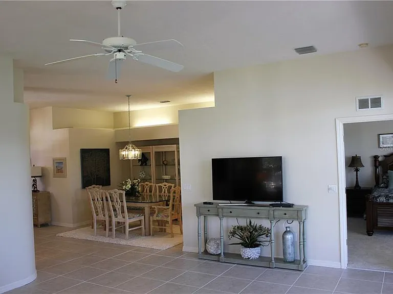 549 Fallbrook Dr — Photo 9