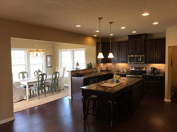 2nd image of 502 Saddle Ridge Dr
