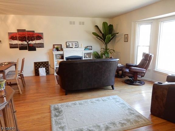 5th image of 4 Brandywyne Dr