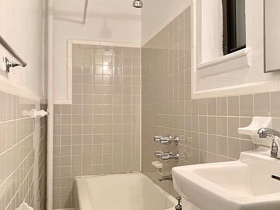 5th image of 121 E 90th St APT 4A