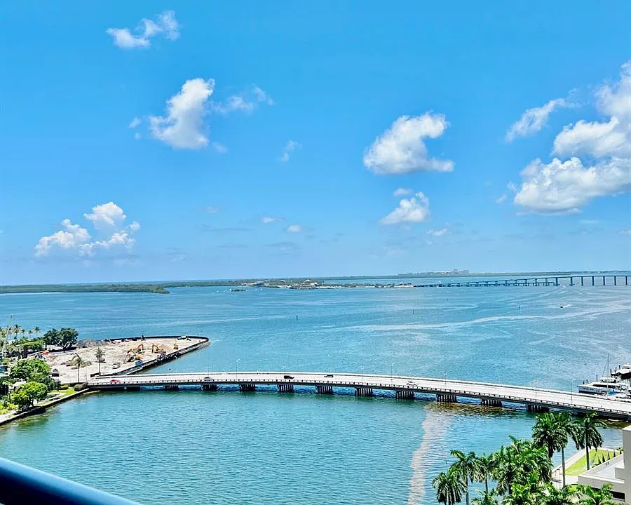 495 Brickell Ave #1605