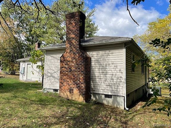 3rd image of 2201 Watts Ln