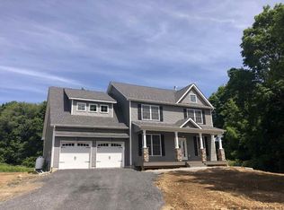 24 Parsonage Farm Ln, Montgomery, NY 12549