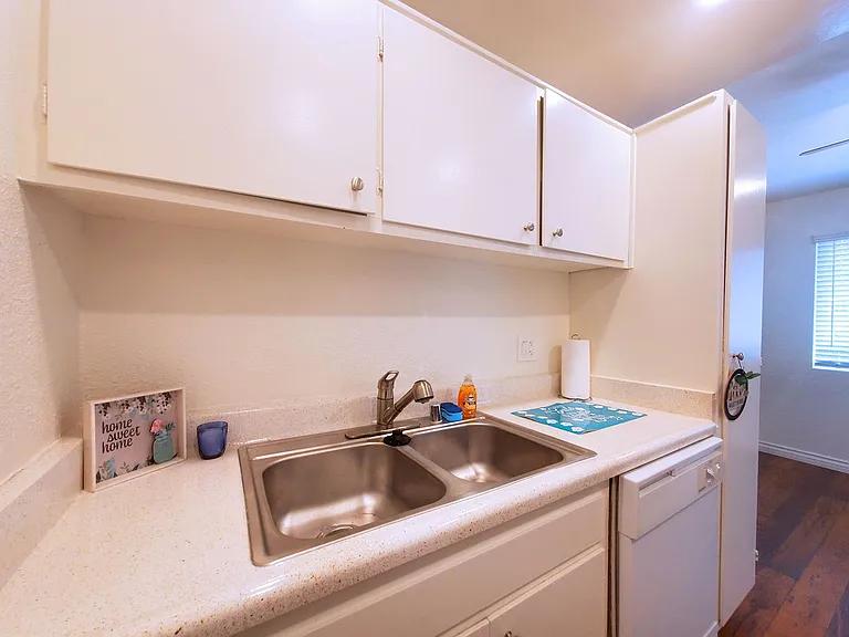 Civic Park Apts — Photo 18