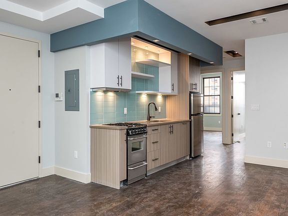 4th image of 860 Macon St #5