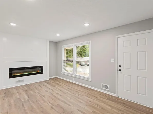 7206 NW Winter Ave, Kansas City, MO 64152