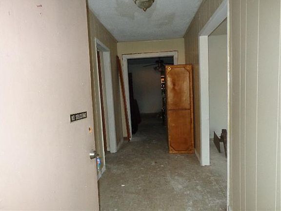 2nd image of 401 Magnolia Ave
