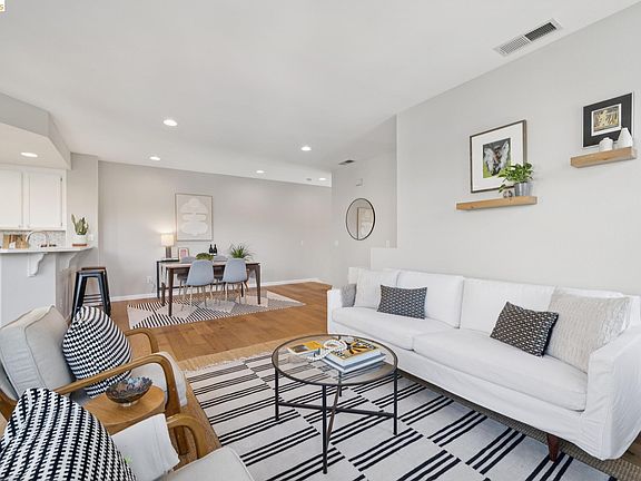 5th image of 2516 Baywood Way