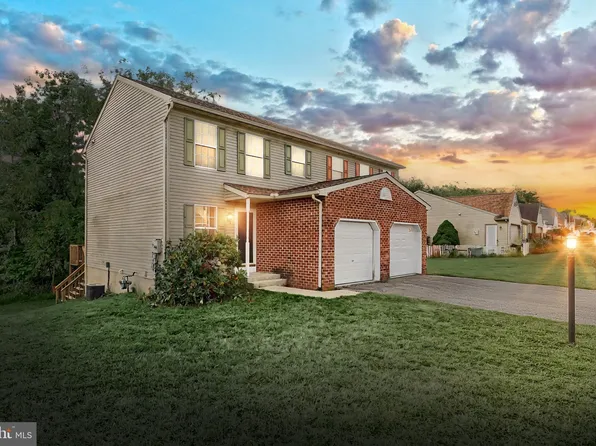 2063 Wyatt Cir, Dover, PA 17315