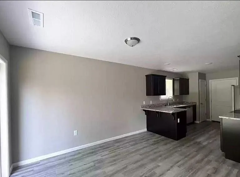 298 Walkington Ln — Photo 4
