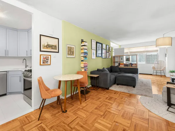 300 East 40th Street image 1 of 5