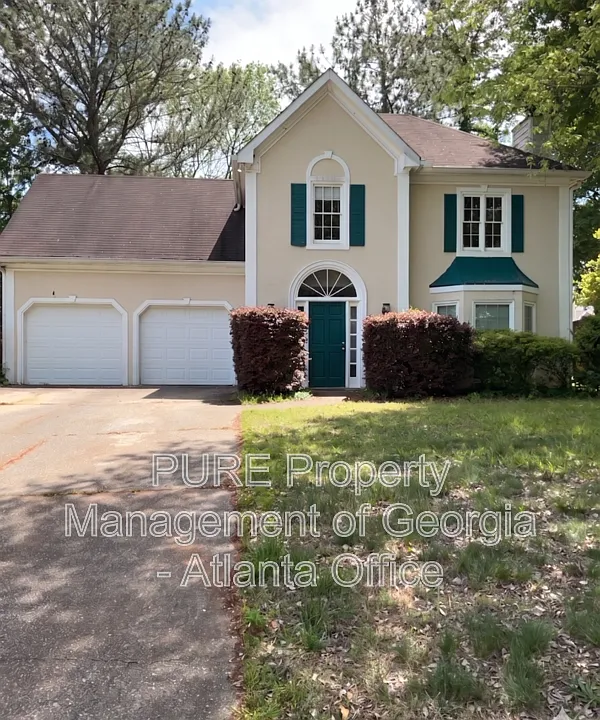743 Helga Dr NE