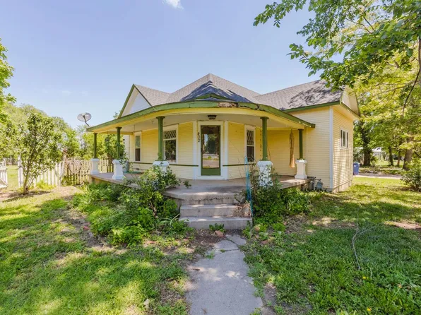 402 N Ohio St, Mount Hope, KS 67108