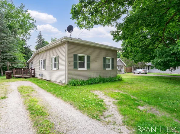 160 Division St, Saranac, MI 48881