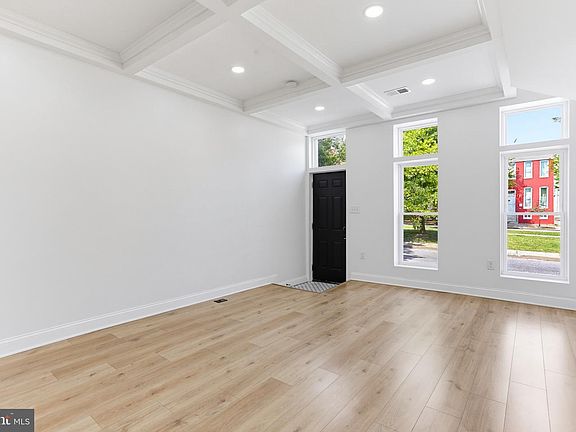 4th image of 1315 N Broadway