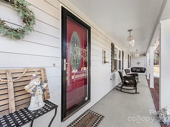 3rd image of 320 Belwood Dr