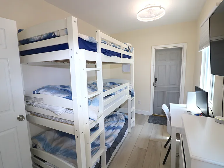 1 1/2 N Newport Ave #3A — Photo 11