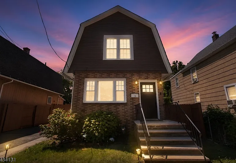 138 Jerome Pl — Photo 1