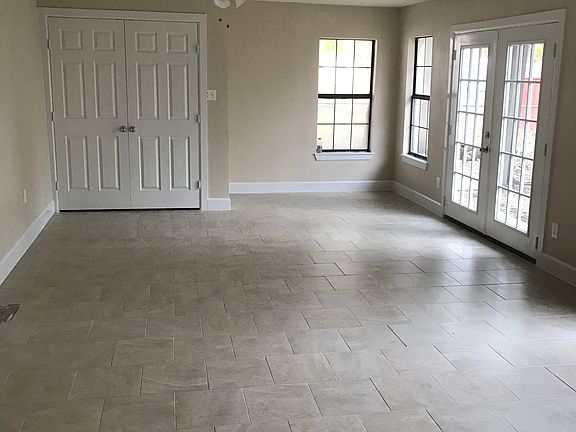 4th image of 1050 Indian Hills Dr