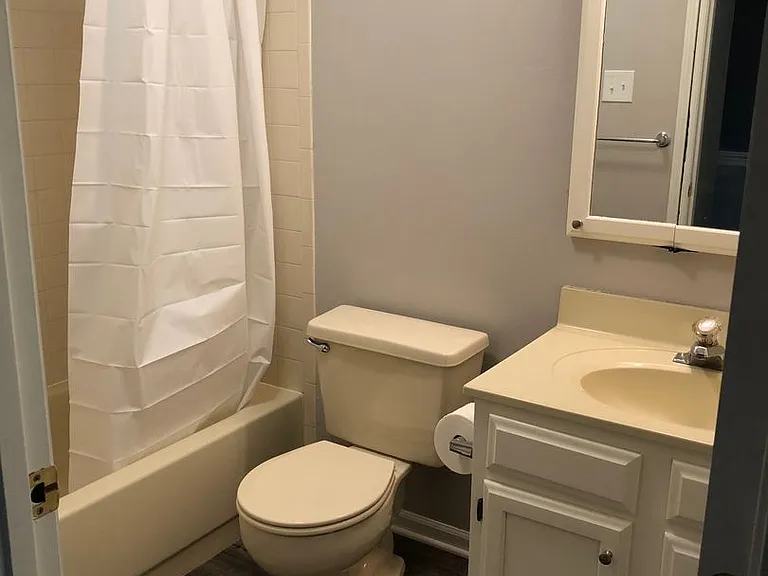 1818 Chester Way — Photo 20