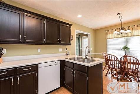 3rd image of 3318 Meadowhill Dr