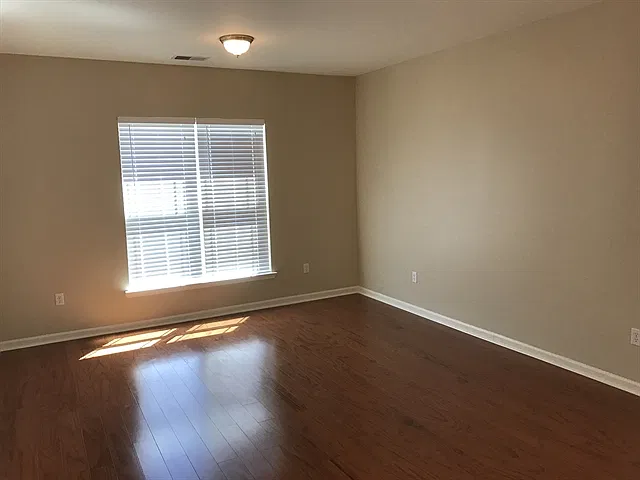 5 bed, 3.5 bath, 2928 sqft, $2,720 — Photo 3